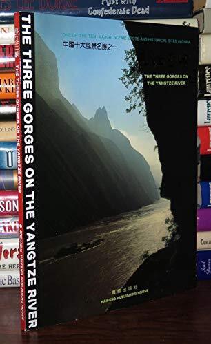 THE THREE GORGES ON THE YANGTZE RIVER, Yuanmei, Xiong Paperback Book Pre-Owned English
